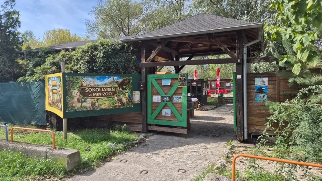 Sokoliareň a Mini ZOO v Devíne